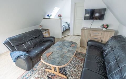 Arnora - 48Km from the Sea: Sol, Meubles, Bois, Sol, Design Intérieur, Canapé, Pièce, Salon, Domicile, Parquet