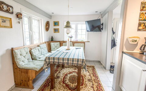 Arnora - 48Km from the Sea: Toit, Domicile, Chalet, Siding, Ombre, Ferme, Biens, Allée, Batiments Jardin, Cour