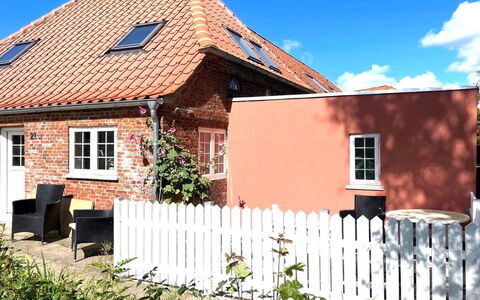 Arnora - 48Km from the Sea: Meubles, Design Intérieur, Sol, Bois, Sol, Plafond, Parquet, Chaise, Table, Éclairage