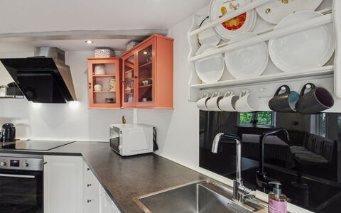 Arnora - 48Km from the Sea: Meubles, Design Intérieur, Sol, Bois, Sol, Plafond, Parquet, Chaise, Table, Éclairage