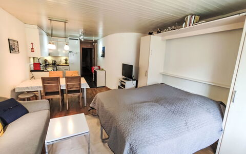 Davos 280: Propriété, Meubles, Confort, Cadre, Design Intérieur, Table, Bois, Bâtiment, Sol, Chaise