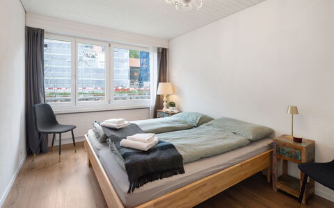 Davos 280: Lit, Chambre, Design Intérieur, Drap De Lit, Literie, Sol, Bois, Sol, Meubles, Plafond