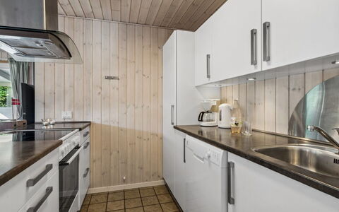 Viljo - 30Km from the Sea: Sol, Cuisine, Bois, Comptoir, Design Intérieur, Plafond, Sol, Appareil De Cuisine, Principaux Appliance, Cabinetry