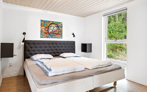 Thjodulf - 300M from the Sea: Meubles, Lit, Chambre, Design Intérieur, Bois, Sol, Sol, Literie, Drap De Lit, Pièce