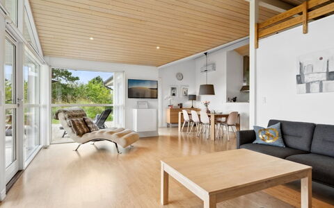 Thjodulf - 300M from the Sea: Sol, Design Intérieur, Sol, Parquet, Bois, Plafond, Meubles, Salon, Revêtement De Sol Stratifié, Canapé