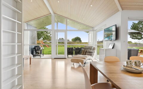 Thjodulf - 300M from the Sea: Plafond, Sol, Design Intérieur, Sol, Salon, Pièce, Parquet, Chaise, Dur