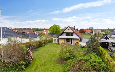Othinkarl - 1Km from the Sea: Herbe, Prairie, Paysage, Écorégion, Plaine, Communauté Des Plantes, Lot Terre, Mobilier De Jardin, Prairie, Formations Arbustives