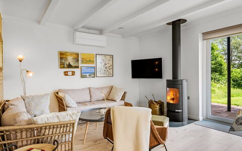 Othinkarl - 1Km from the Sea: Meubles, Design Intérieur, Bois, Sol, Sol, Salon, Chaise, Éclairage, Plafond, Table