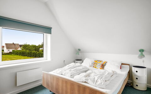 Othinkarl - 1Km from the Sea: Design Intérieur, Chambre, Plafond, Lit, Sol, Sol, Domicile, Éclairage, Literie, Drap De Lit