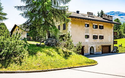 Pontresina 15: Bâtiment, Fenêtre, Maison, Domicile, Architecture, Zone Résidentielle, Chalet, Zone Rurale, Biens, Village