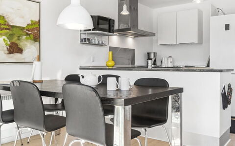 Sophy - 150M from the Sea: Meubles, Design Intérieur, Sol, Bois, Sol, Plafond, Parquet, Chaise, Table, Éclairage