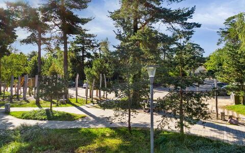 Sophy - 150M from the Sea: Meubles, Design Intérieur, Sol, Bois, Sol, Plafond, Parquet, Chaise, Table, Éclairage