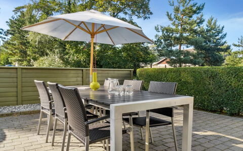 Sophy - 150M from the Sea: Meubles, Design Intérieur, Sol, Bois, Sol, Plafond, Parquet, Chaise, Table, Éclairage