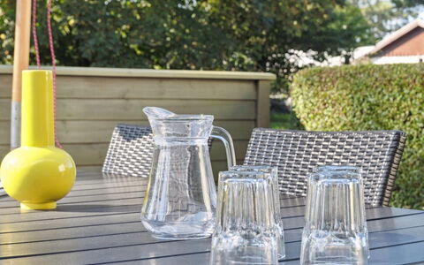 Sophy - 150M from the Sea: Meubles, Design Intérieur, Sol, Bois, Sol, Plafond, Parquet, Chaise, Table, Éclairage