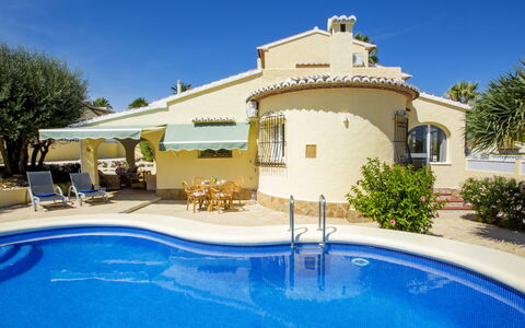 Villa Passera: L'Eau, Plante, Ciel, Propriété, Piscine, Bleu Azur, Bâtiment, Ombre, Arbre, Loisir