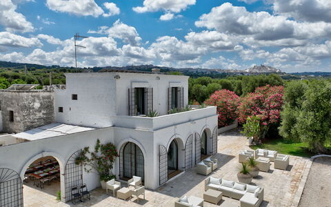 Masseria Isaia: Nuage, Ciel, Propriété, Plante, Fenêtre, Bâtiment, Architecture, Arbre, Maison, Paysage