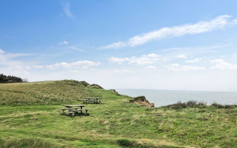 Skyler - 400M from the Sea: Herbe, Vert, Prairie, Horizon, Écorégion, Terrain, Été, Mer, Lot Terre, Cotiers Et Relief Océaniques