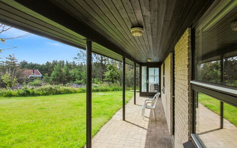 Skyler - 400M from the Sea: Pelouse, Jardin, Porche, Biens, Ombre, Aménagement Paysager, Ferme, Cour, Conception, Siding