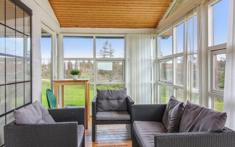 Skyler - 400M from the Sea: Meubles, Bois, Design Intérieur, Sol, Sol, Plafond, Porche, Chaise, Domicile, Canapé