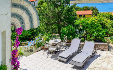 Crikvenica Jadranovo 180: Plante, Propriété, Ciel, Fleur, Bâtiment, Mobilier De Jardin, Architecture, Chaise, Ombre, Nuage