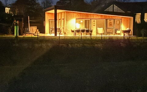 Harrieth - 300M from the Sea: Toit, Domicile, Porte, Chalet, Ombre, Siding, Cour, Biens, Arrière-Cour
