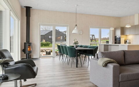 Harrieth - 300M from the Sea: Sol, Bois, Meubles, Design Intérieur, Sol, Plafond, Parquet, Domicile, Salon, Chaise