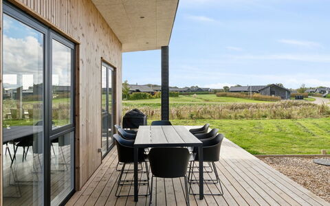 Harrieth - 300M from the Sea: Toit, Domicile, Porte, Chalet, Ombre, Siding, Cour, Biens, Arrière-Cour