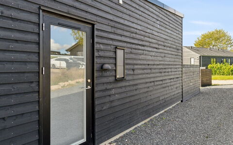 Harrieth - 300M from the Sea: Toit, Domicile, Porte, Chalet, Ombre, Siding, Cour, Biens, Arrière-Cour