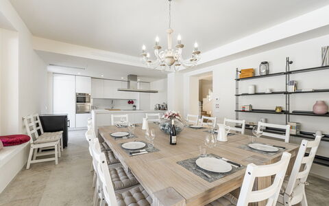 Villa Aso: Table, Meubles, Propriété, Chaise, Bois, Cadre, Éclairage, Cuisine, Design Intérieur, Canapé