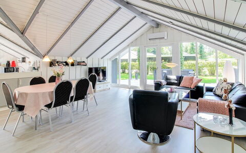 Arnsten: Plafond, Design Intérieur, Domicile, Luminaire, Table Cuisine Et Salle A Manger, Chaise, Salon, Grenier, Grenier