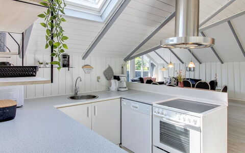 Arnsten: Cuisine, Design Intérieur, Sol, Comptoir, Plafond, Appareil De Cuisine, Luminaire, Principaux Appliance, Sol, Cuisinière