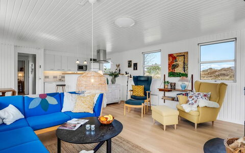 Nashota - 700M from the Sea: Meubles, Design Intérieur, Bois, Plafond, Sol, Canapé, Sol, Domicile, Salon, Pièce