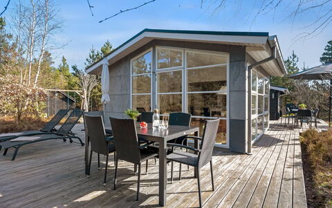 Florense - 2.5Km from the Sea: Bois, Chalet, Porte, Batiments Jardin, Ombre, Dur, Structure En Plein Air, Porche, Plate-Forme, Chaise