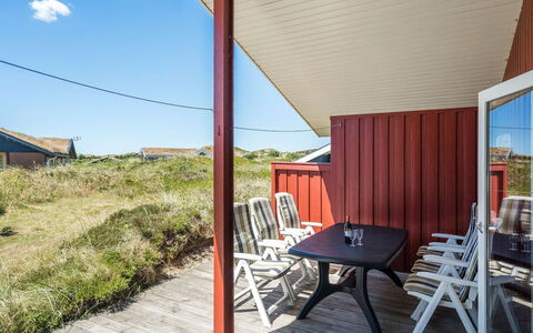 Kirsten - 800M from the Sea: Bois, Porte, Ombre, Chalet, Dur, Porche, Tache De Bois, Planche, Chaise, Daylighting