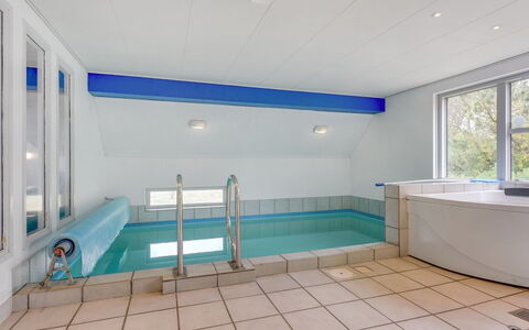 Tabithe - 2.2Km from the Sea: Domicile, Toit, Maison, Chalet, Biens, Porte, Porche, Siding, Ferme, Ombre
