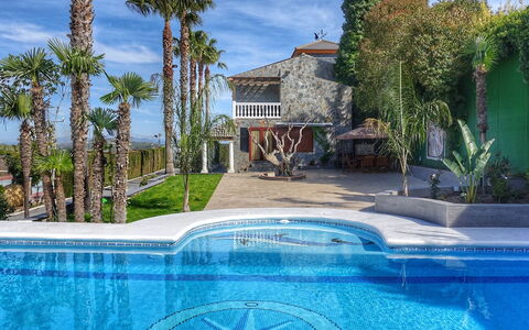 El Balcon: Propriété, Piscine, Bleu, Domicile, Immobilier, Biens, Maison, Bâtiment, Bleu Azur, Arbre