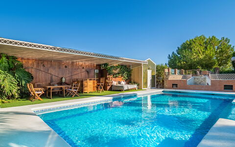 El Balcon: L'Eau, Ciel, Plante, Piscine, Bleu Azur, Ombre, Arbre, Bâtiment, Plan D'Eau, Herbe