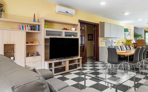 El Balcon: Meubles, Canapé, Électroménager, Salon, Design Intérieur, Sol, Étagère, Sol, Bois