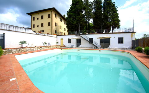 Villa Badiuzza: L'Eau, Nuage, Plante, Ciel, Propriété, Bâtiment, Piscine, Fenêtre, Bleu Azur, Arbre