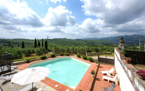 Villa Badiuzza: Nuage, Ciel, L'Eau, Ressources En Eau, Bâtiment, Piscine, La Nature, Bleu Azur, Plan D'Eau, Arbre