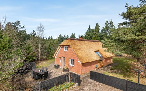 Hunno - 3Km from the Sea: Meubles, Bois, Design Intérieur, Sol, Sol, Chaise, Pièce, Plafond, Salon, Appartement