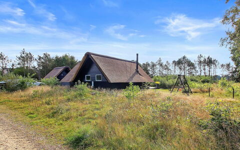 Awenasa - 4.1Km from the Sea: Chalet, Lot Terre, Toit, Zone Rurale, Village, Cabane, Grange, Ferme, Prairie