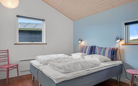 Thrugils - 500M from the Sea: Chambre, Lit, Design Intérieur, Plafond, Drap De Lit, Literie, Sol, Cadre De Lit, Meubles, Domicile