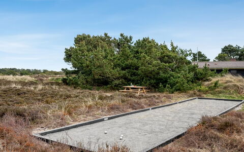 Thrugils - 500M from the Sea: Meubles, Design Intérieur, Sol, Bois, Sol, Plafond, Parquet, Chaise, Table, Éclairage