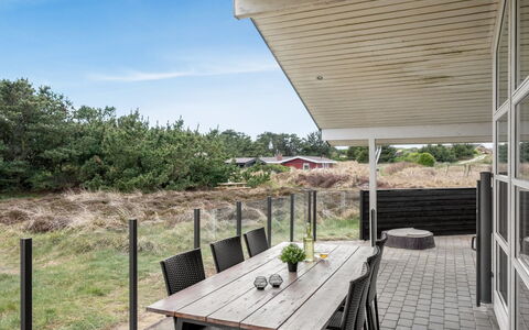 Thrugils - 500M from the Sea: Meubles, Design Intérieur, Sol, Bois, Sol, Plafond, Parquet, Chaise, Table, Éclairage