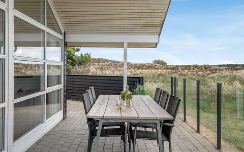 Thrugils - 500M from the Sea: Meubles, Design Intérieur, Sol, Bois, Sol, Plafond, Parquet, Chaise, Table, Éclairage