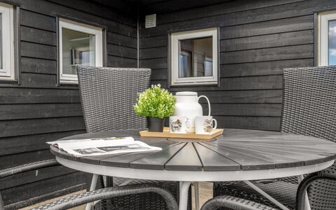 Thrugils - 500M from the Sea: Meubles, Design Intérieur, Sol, Bois, Sol, Plafond, Parquet, Chaise, Table, Éclairage