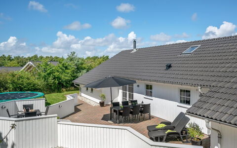 Munder - 1.2Km to the Fjord: Meubles, Design Intérieur, Sol, Bois, Sol, Plafond, Parquet, Chaise, Table, Éclairage