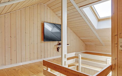 Munder - 1.2Km to the Fjord: Meubles, Design Intérieur, Sol, Bois, Sol, Plafond, Parquet, Chaise, Table, Éclairage