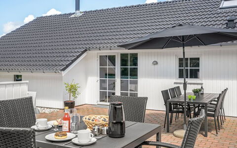 Munder - 1.2Km to the Fjord: Meubles, Design Intérieur, Sol, Bois, Sol, Plafond, Parquet, Chaise, Table, Éclairage